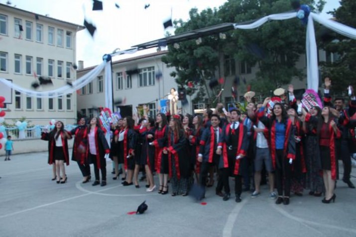 Erzincan Lisesi 65. Dönem Mezunlarını Verdi